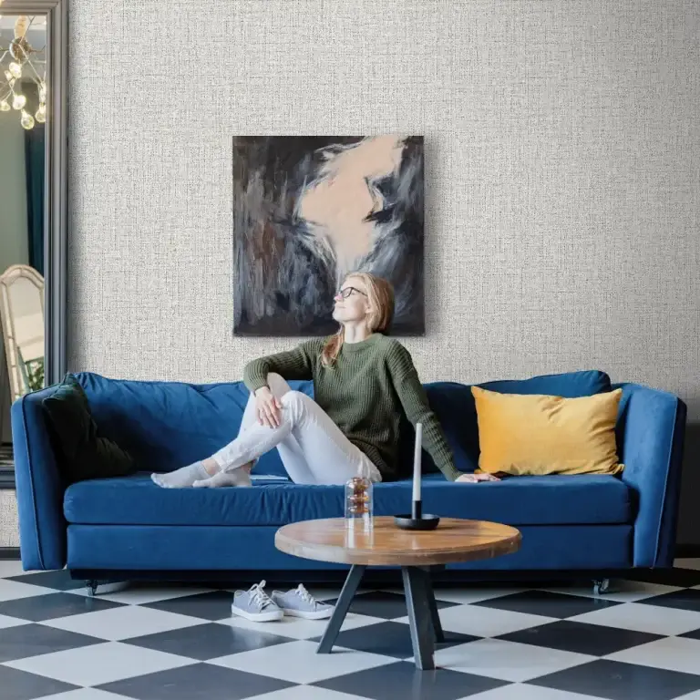 نصب کاغذ دیواری مدرن در ورودی ساختمان