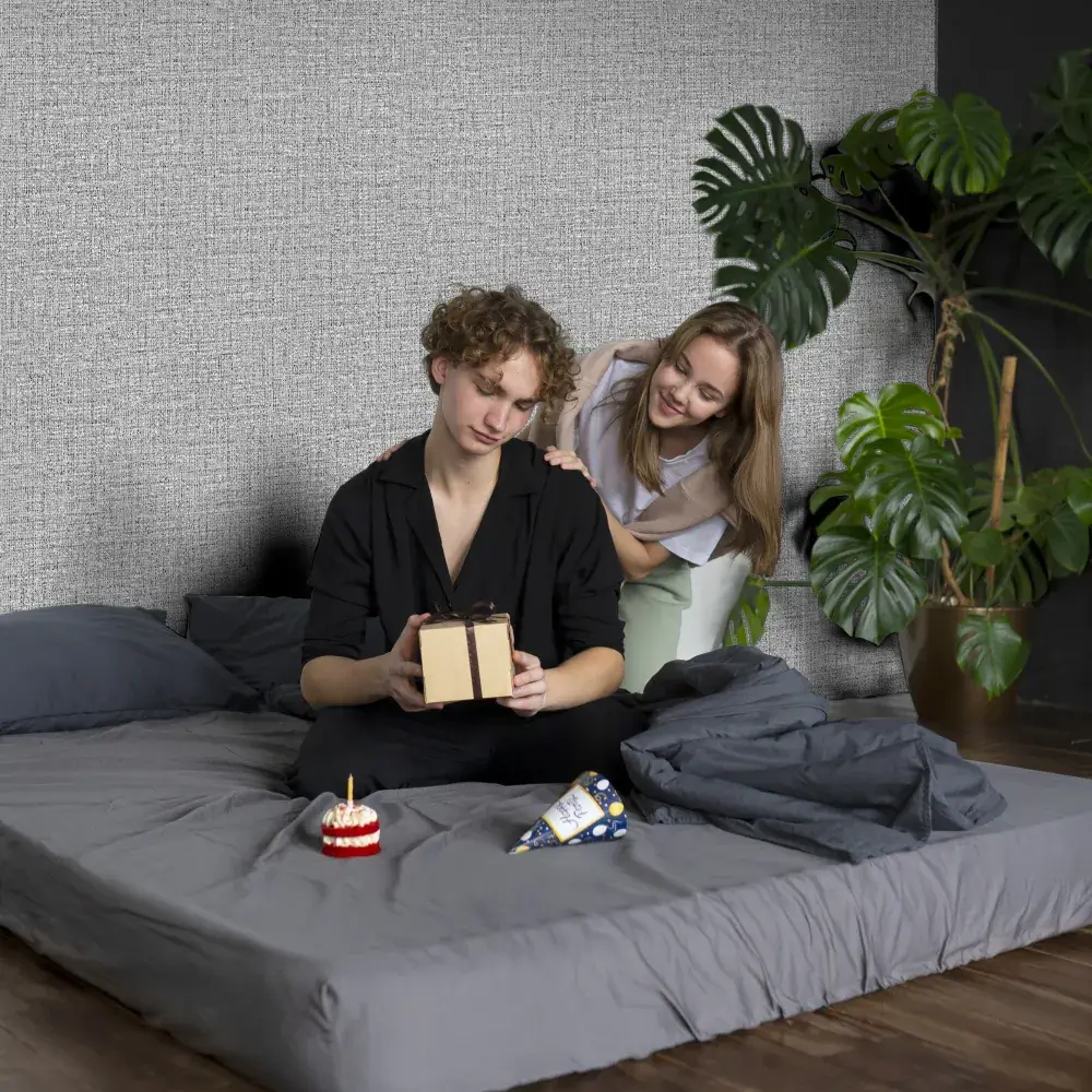 نصب کاغذ دیواری مدرن در ورودی ساختمان